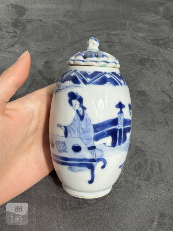 清康熙青花仕女对弈图莲子罐 - 图3